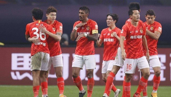 上港战胜广州恒大，暂居中超榜首
