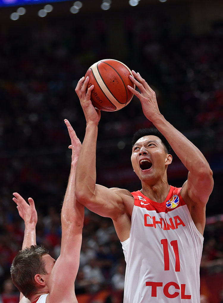中国男篮赢得亚洲杯冠军，颜值担当易建联斩获MVP