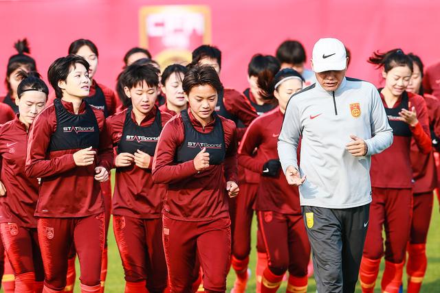 女足运动员在国际比赛中展现出色表现